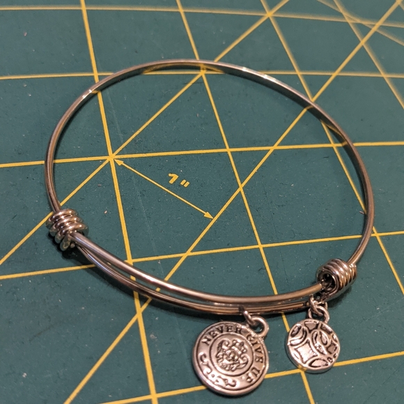 Bangle charm bracelet "Never Give Up" - adjustable silver tone - Picture 6 of 11